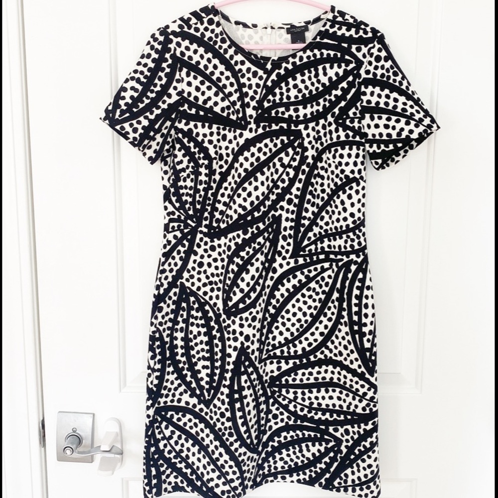 🌷Ann Taylor black and white shift dress